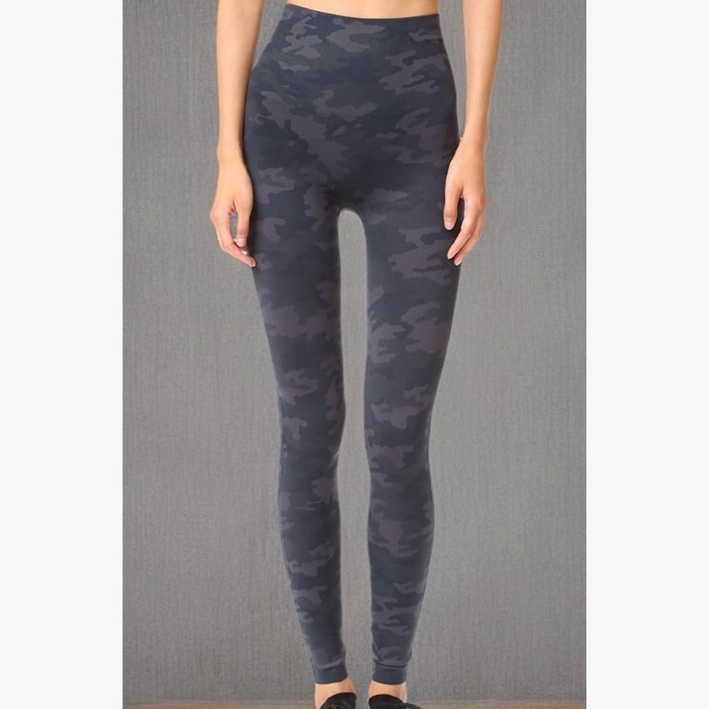 Spanx NWT Look at Me Now Seamless Camo Leggings